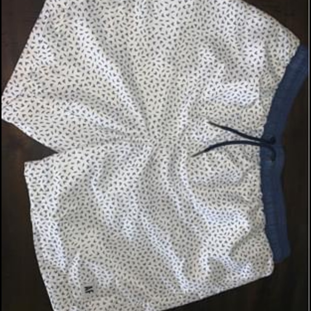 Men’s white and blue board shorts